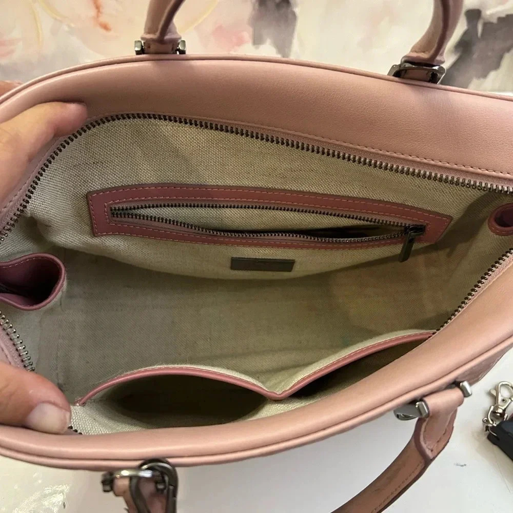 ! Carolina Herrera leather light pink Handbag - Picture 6 of 14